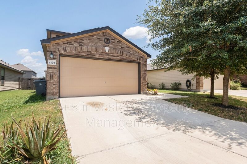 Austin House: 8829 Stambourne St