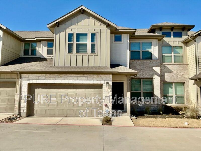 Round Rock House: 2500 Forest Creek Dr