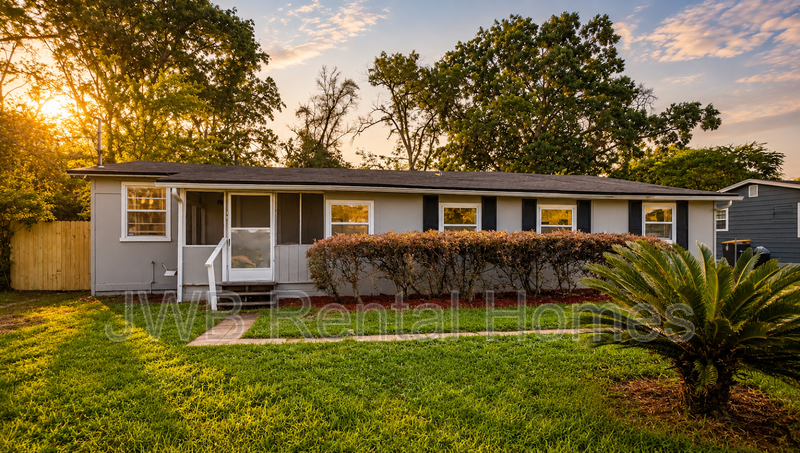 Jacksonville House: 5361 Broadway Ave