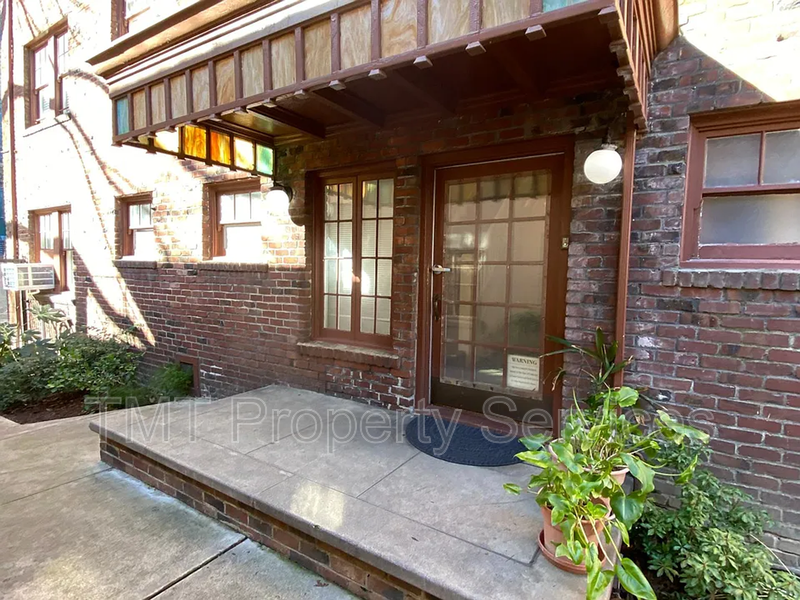 Sacramento House: 1019 H Street