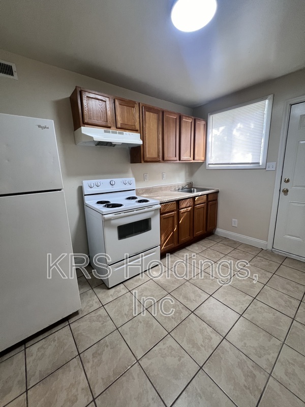 Richmond Condo: 2110 Phaup ST