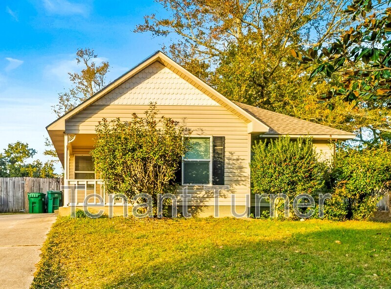 Ocean Springs House: 13300 Saint Martin Dr