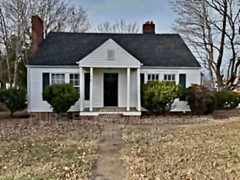 Lexington House: 1402 S Main St