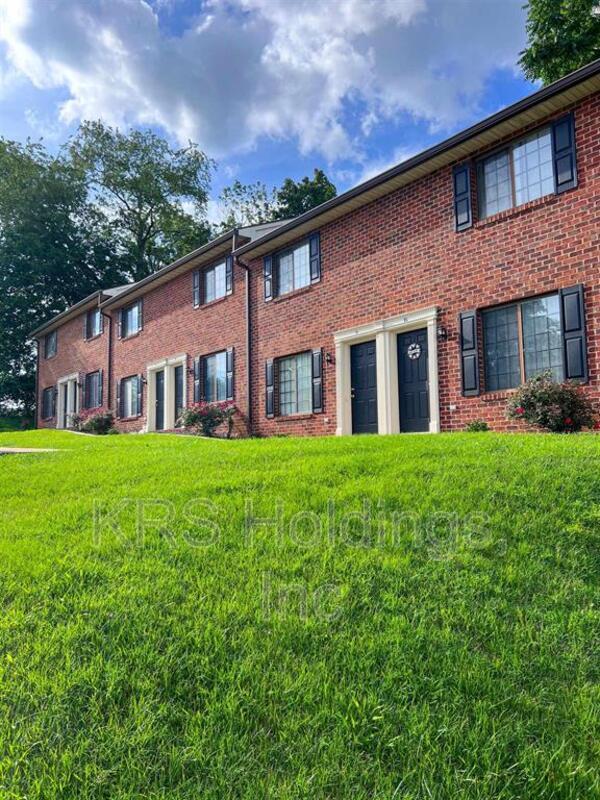 Staunton Townhome: 208 Straith St