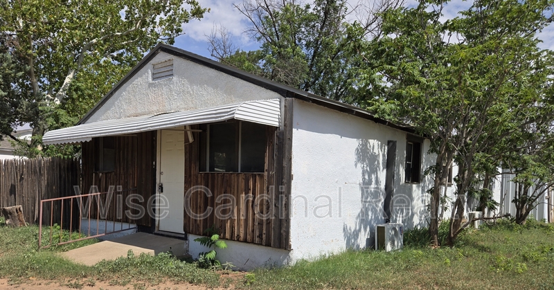 Slaton Condo: 1040 West Division Street - 2