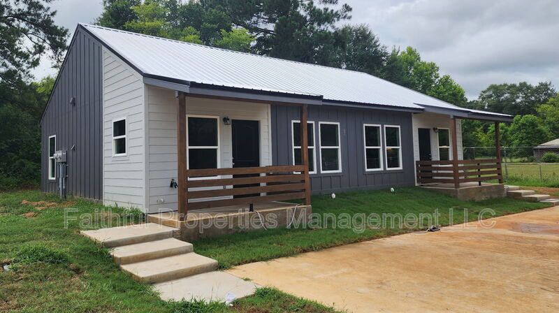 Troup Condo: 405 North Logan Lane - B