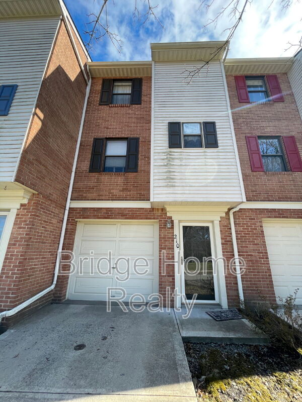 Seven Fields House: 210 Woodhaven Drive