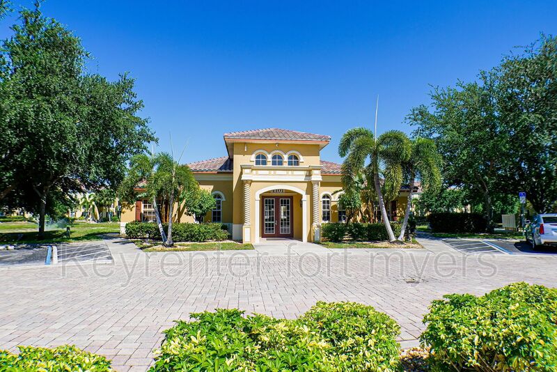 Fort Myers House: 4135 Residence Dr APT 620