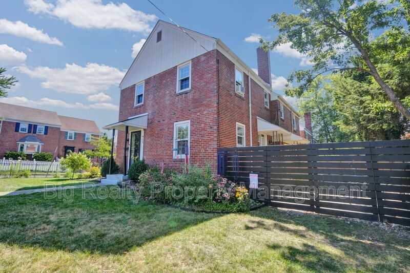 Pottstown House: 912 Feist Ave