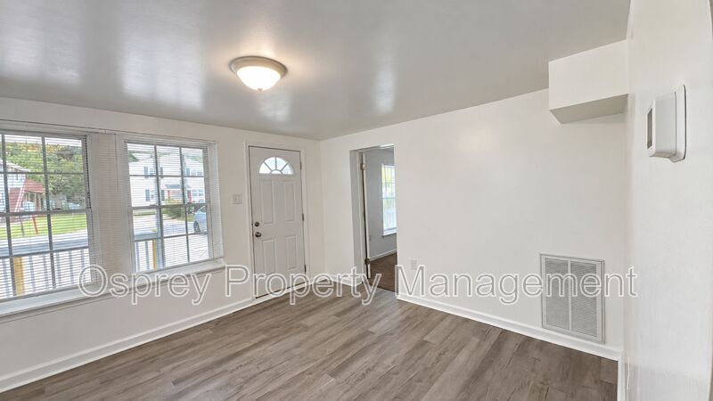 Charming 2-Bedroom, 1-Bath Duplex in the Heart of Virginia Beach! - Photo 4