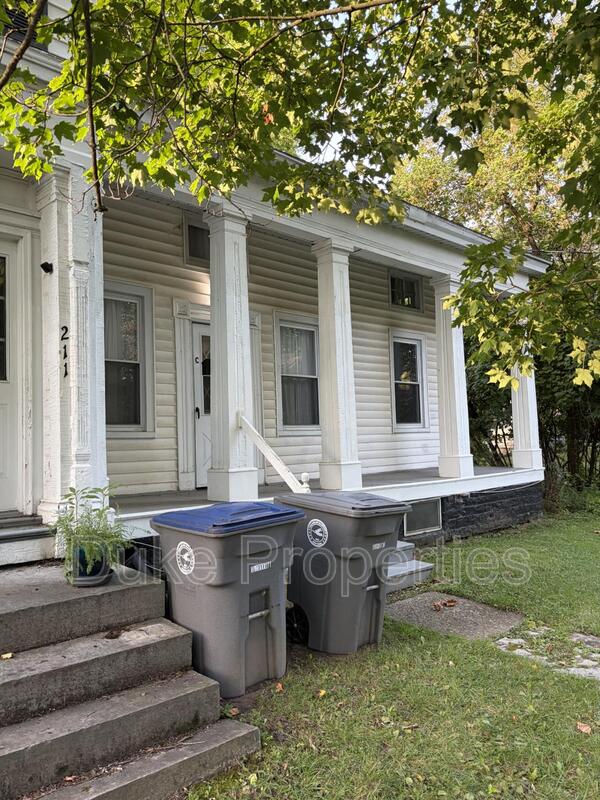 Manlius Condo: 211 Pleasant St