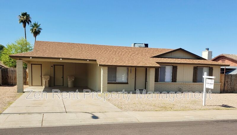 Glendale House: 5233 W Altadena Avenue