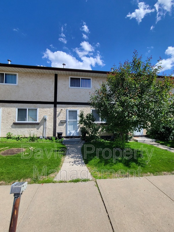 Edmonton Townhome: 18104 93 Avenue Northwest
