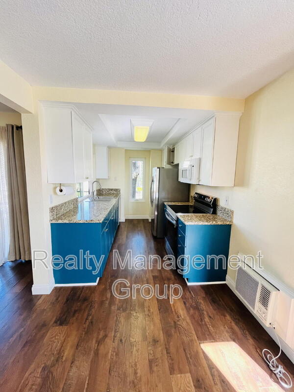 San Diego House: 7360 Park Ridge Boulevard