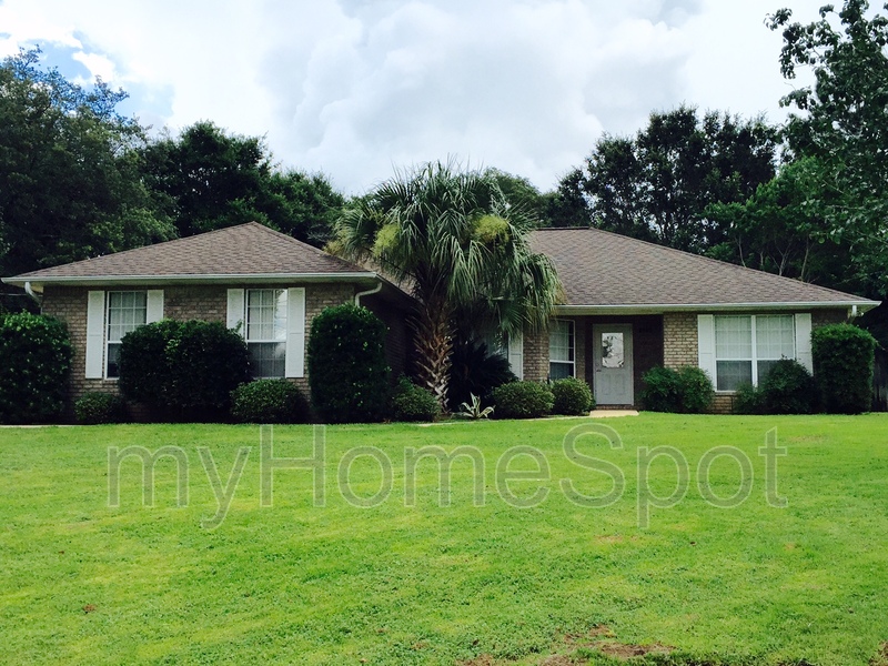 Pensacola House: 6805 Cedar Lake Dr