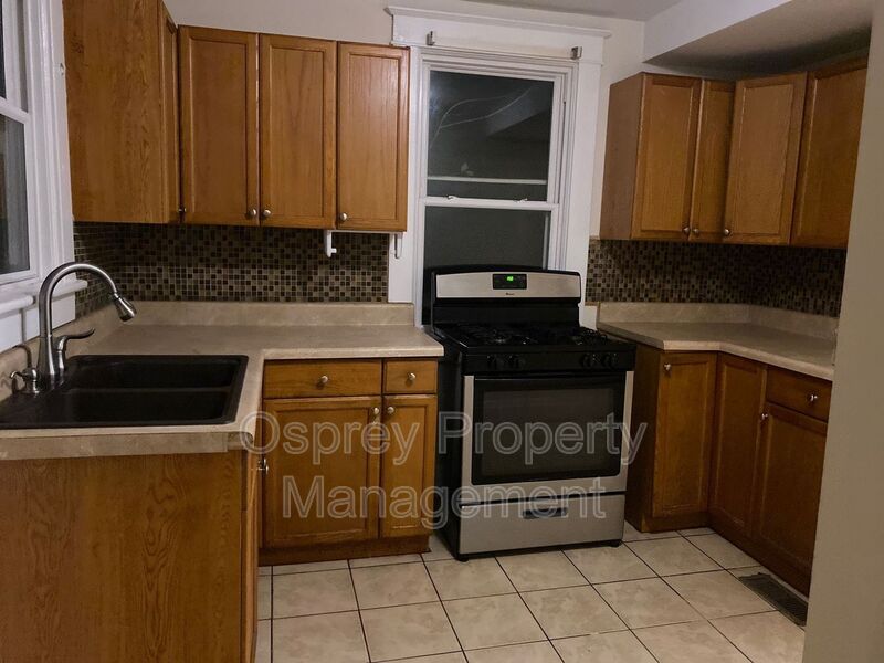 Large home! Great Price!! - Photo 3
