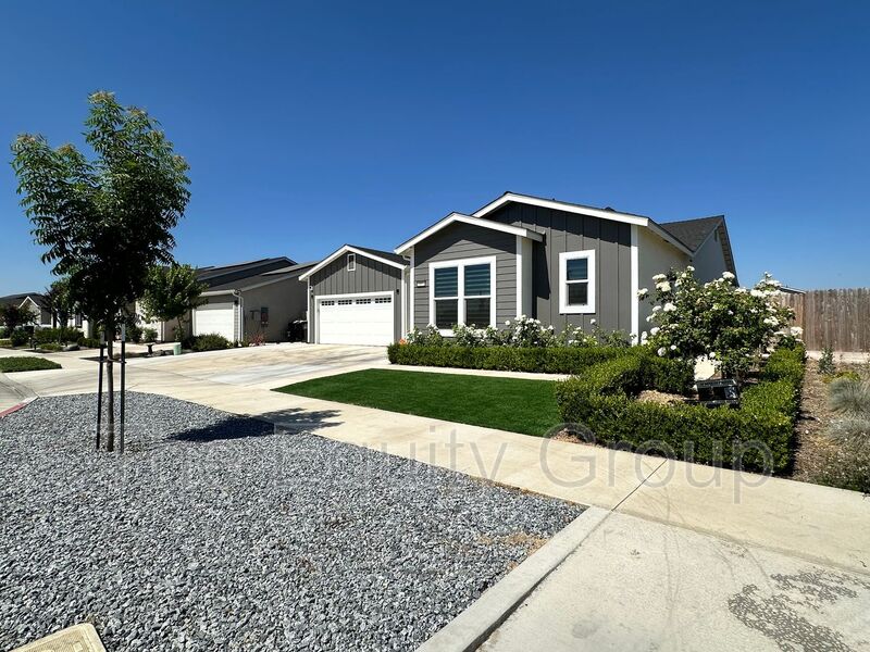 Visalia House: 3803 North Santa Fe St