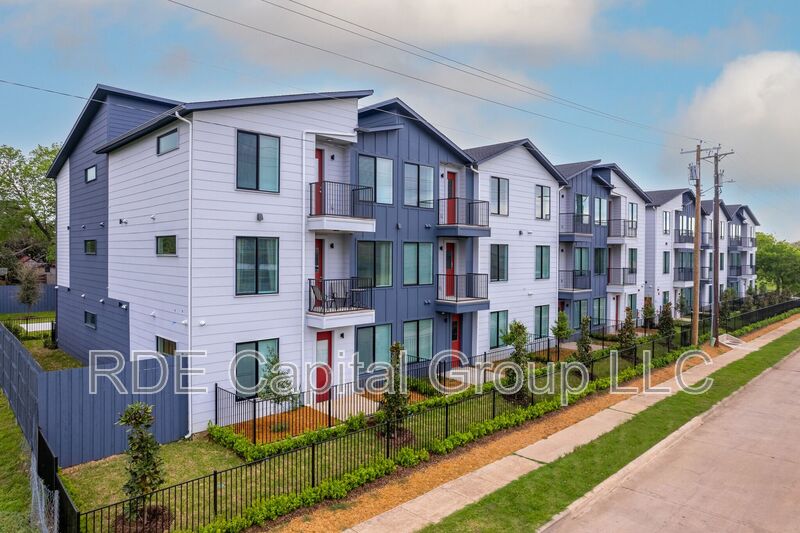 Dallas Condo: 3235 Dallas St