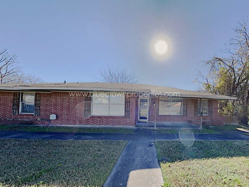 Midlothian House: 2330 FM 1387