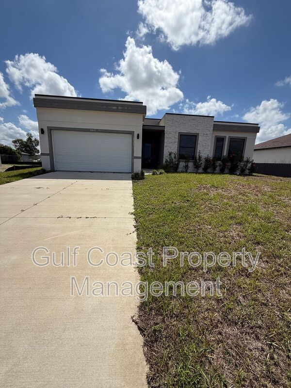 Cape Coral House: 2015 Northeast 8th Place