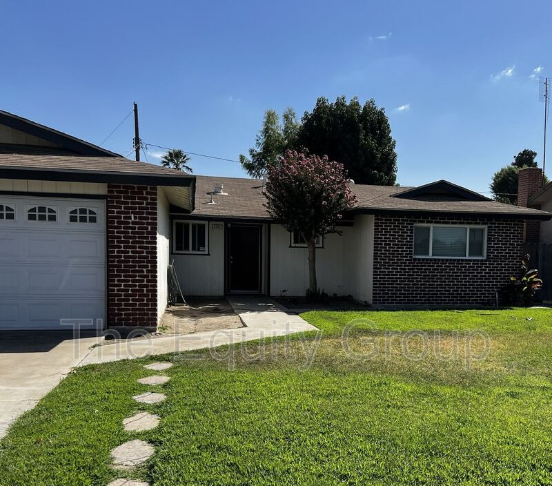 Visalia House: 3721 W Howard
