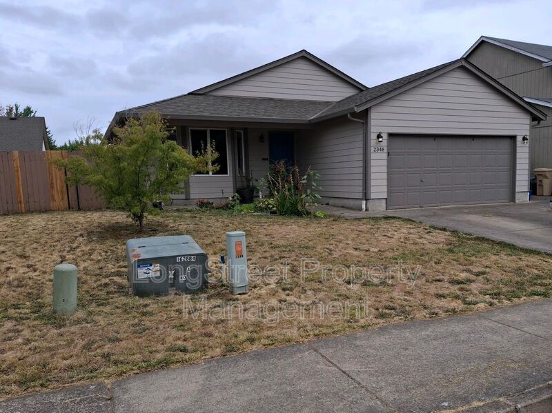 Albany House: 2348 Mount Vernon St SE