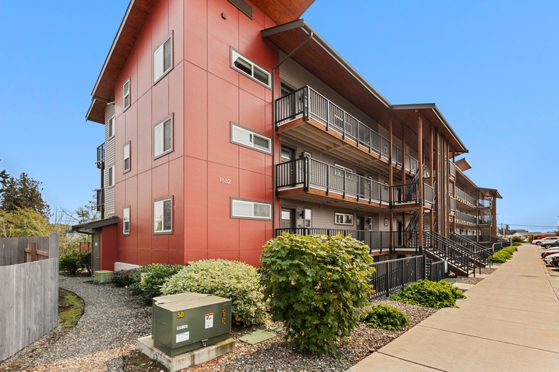 Lynden Condo: 1882 Front Street - 1