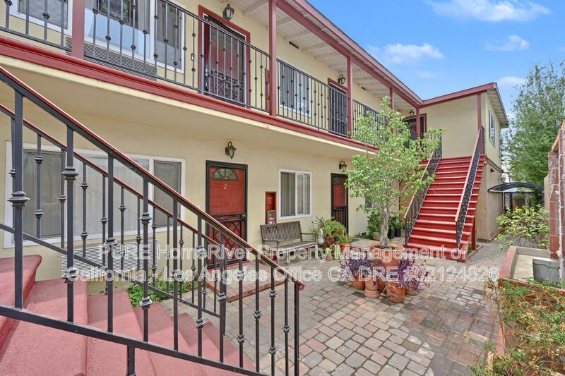 Santa Monica House: 1527 Harvard St