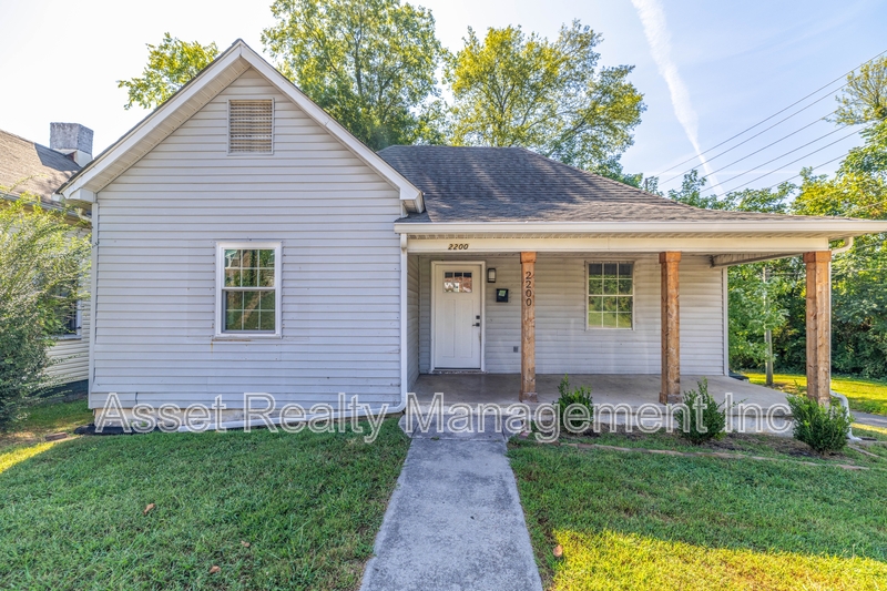 Knoxville House: 2200 Parkview Avenue