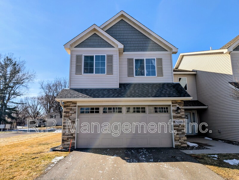 Mounds View Townhome: 5286 Greenwood Dr