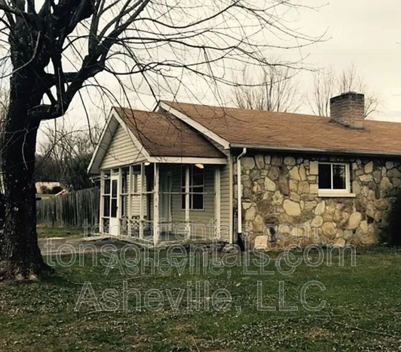 Hendersonville Condo: 100 Dania Drive