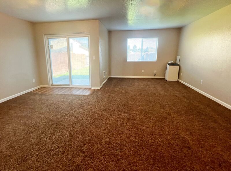Photo 9 of rental home at 782 North Cloverleaf Loop