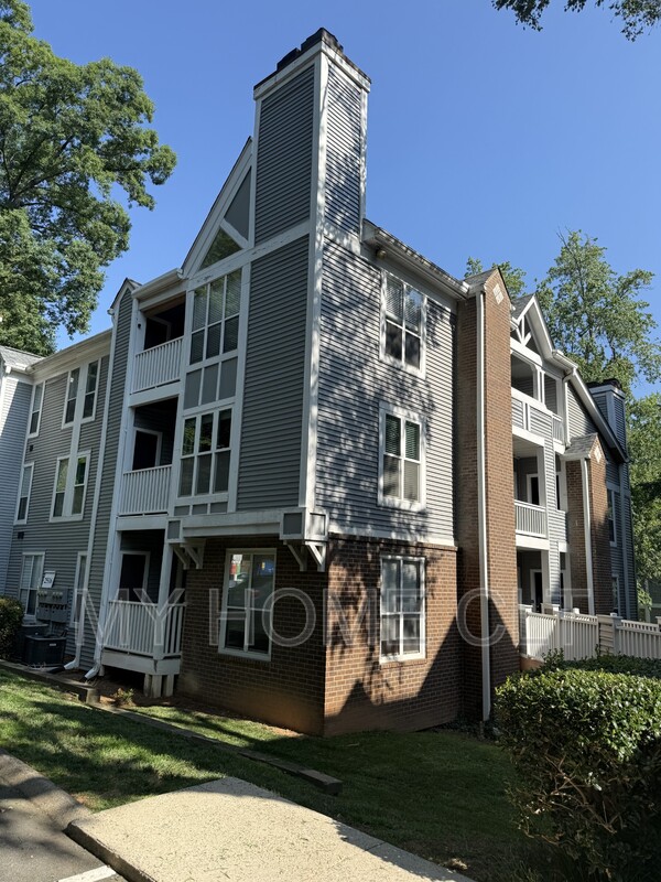 Charlotte Condo: 2516 Cranbrook Lane #11