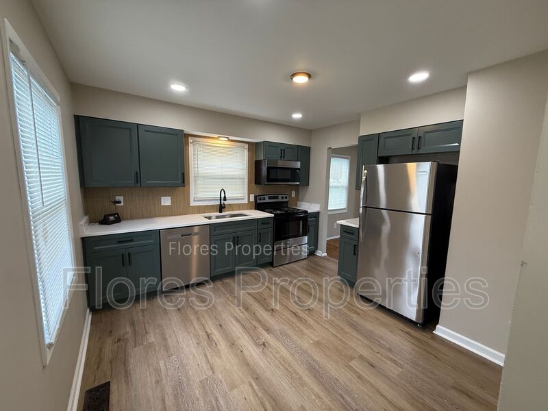 Columbus House: 1136 Pauline Ave