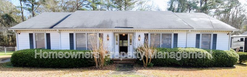 Fayetteville House: 2347 Rolling Hill Dr.