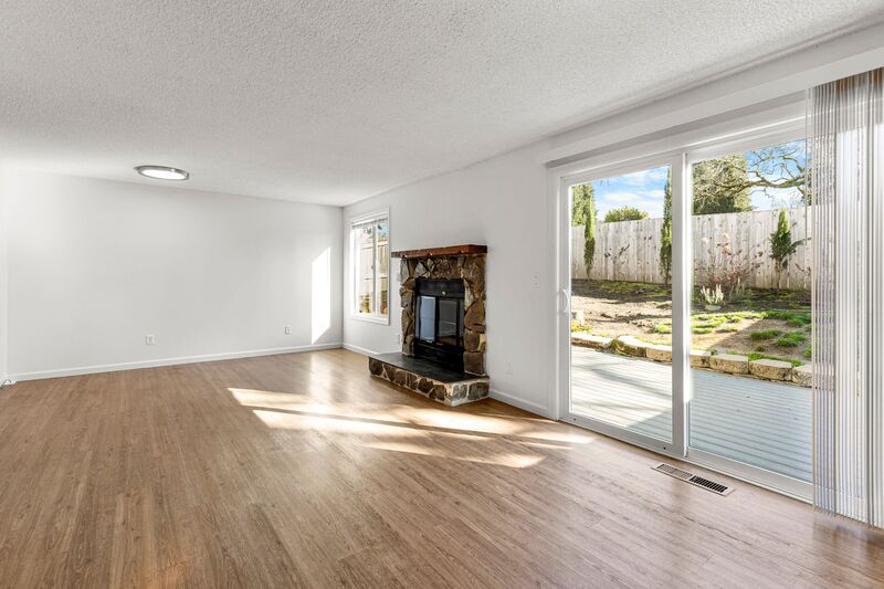 Beaverton Townhome: 14520 NW Hunters Dr