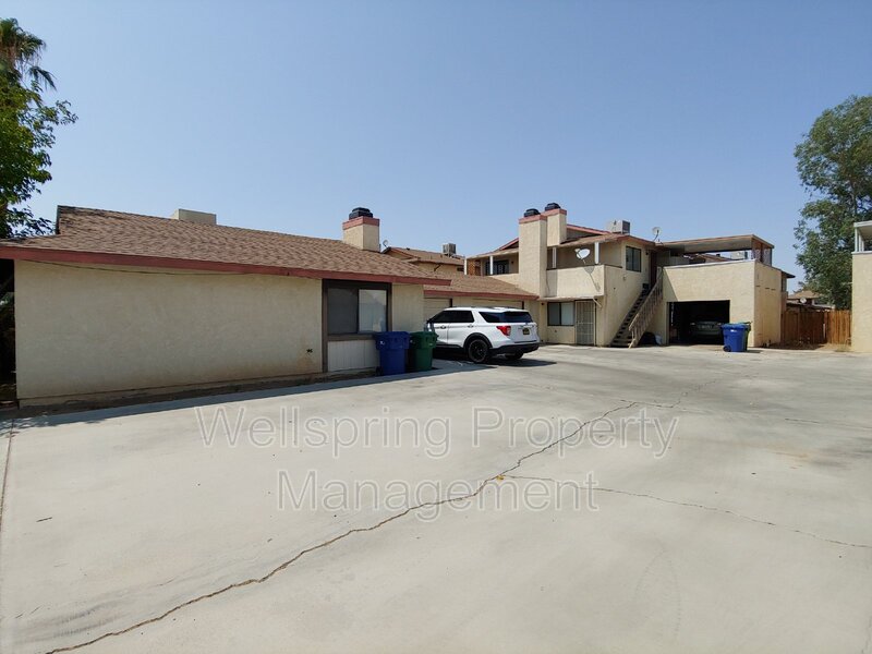 Ridgecrest Condo: 940 W Graaf