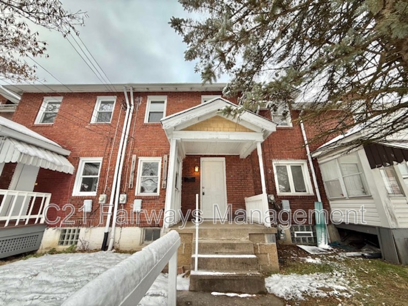 Clairton House: 866 Vankirk - 1