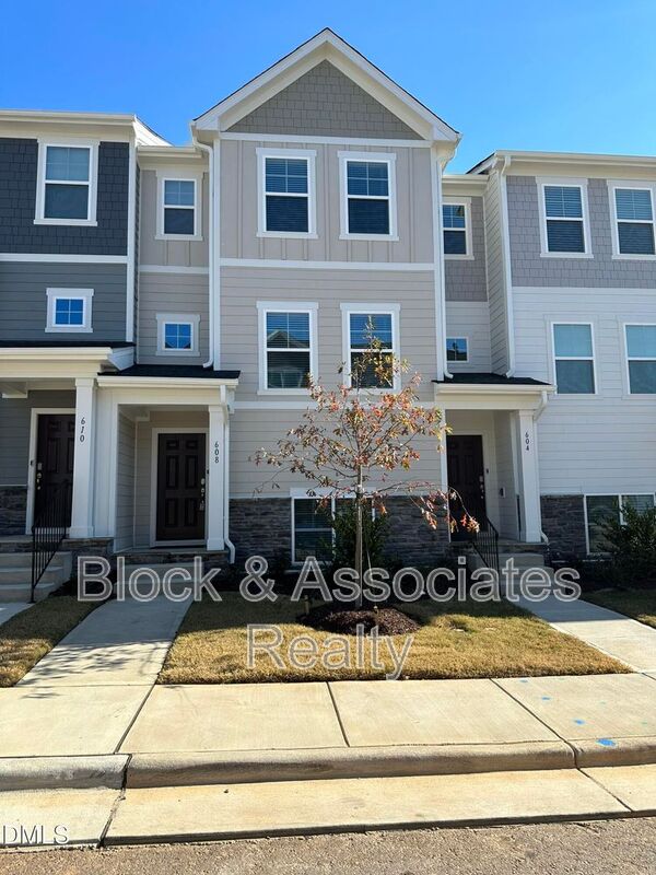 Wake Forest House: 608 Gimari Drive