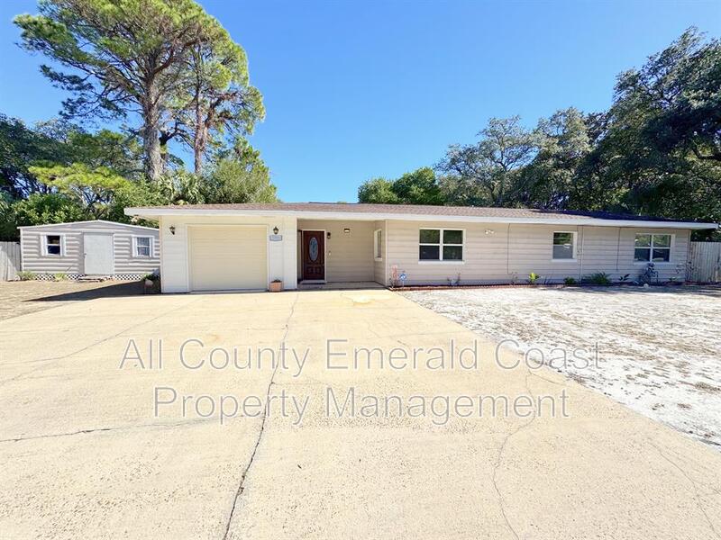 Fort Walton Beach House: 101 Elm Ave SE
