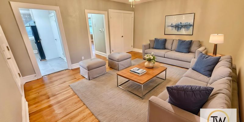 Richmond Heights Condo: 1240-72 Hawthorne Pl