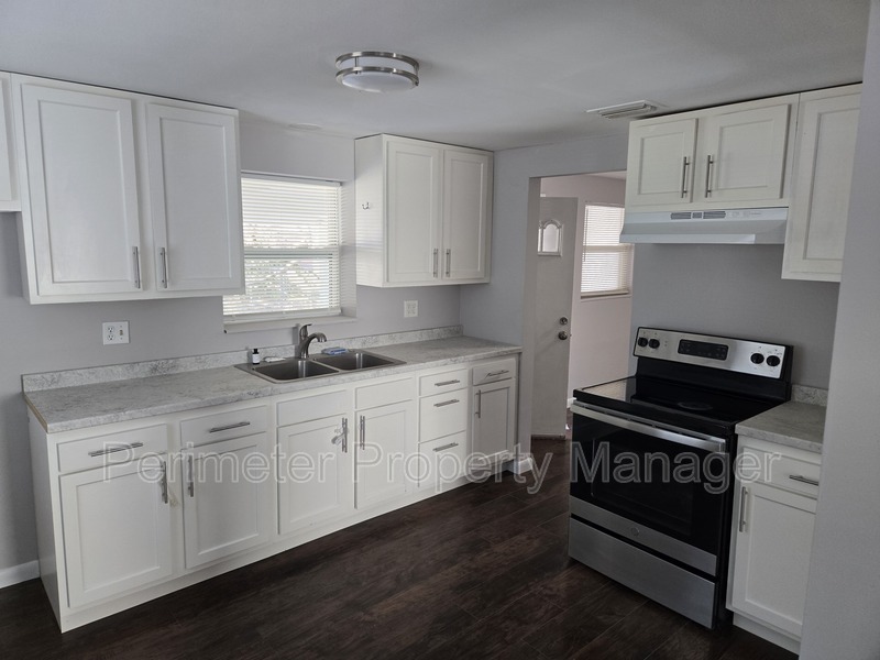 jacksonville House: 6131 george wood ln w