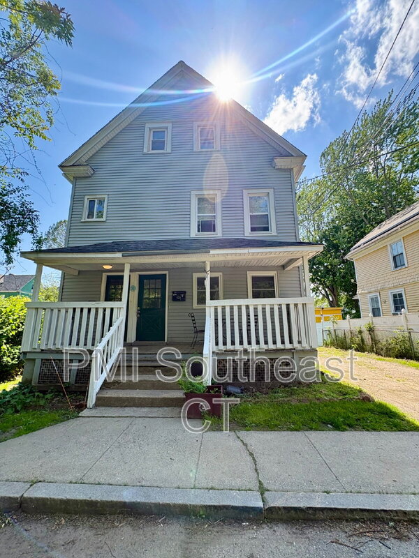 New London Condo: 7 Griswold Court