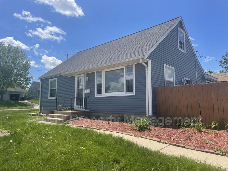 Cedar Rapids House: 2220 Haven Court Southwest