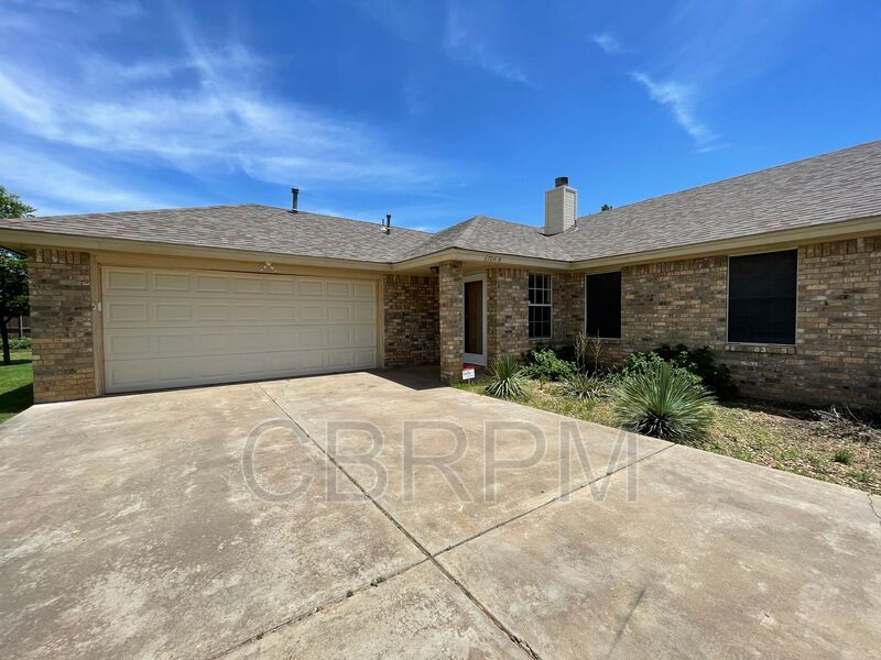 Lubbock House: 6704 4th