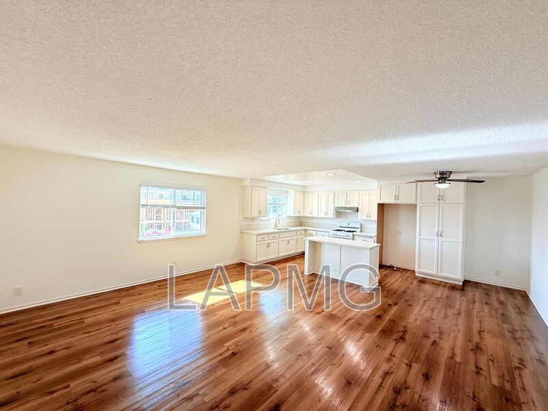 Los Angeles House: 207 N. Mathews St.