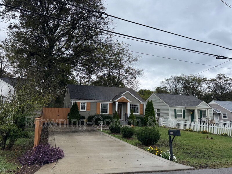 Nashville House: 1235 Sunnymeade Drive