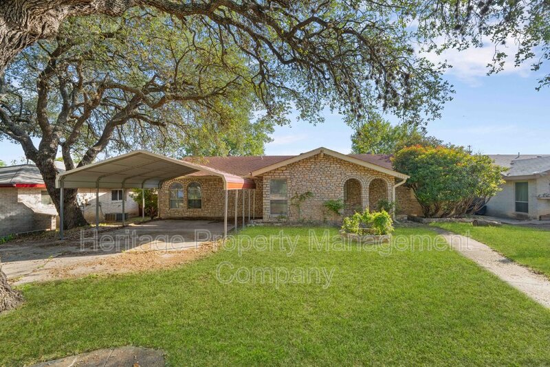 San Antonio House: 6323 Forest Bend