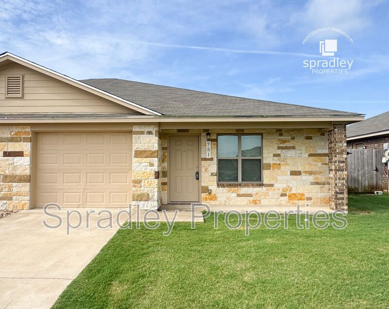 Belton Townhome: 751 Laila Ln