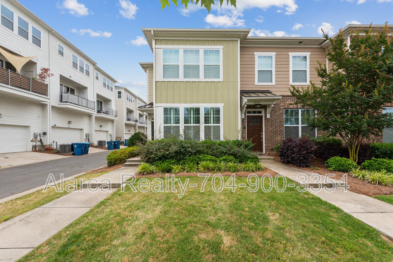 Charlotte Townhome: 3246 Moss Ln
